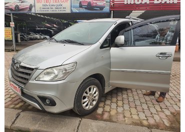 Toyota Innova E 2014 2.0MT (Số sàn, sản xuất trong nước)