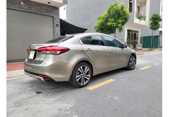 Kia Cerato 2018 1.6MT (số sàn, sản xuất trong nước)