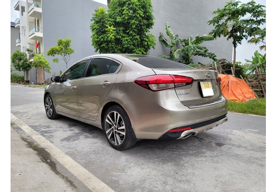 Kia Cerato 2018 1.6MT (số sàn, sản xuất trong nước)